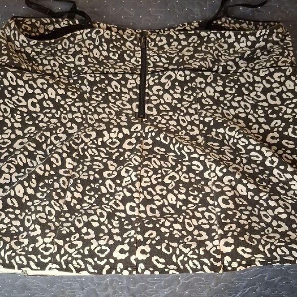 Torrid Leopard tank top size 4 - Picture 2 of 4